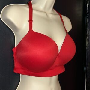 Victoria’s Secret Incredible padded no wire bra. Comfortable  & sexy Size 34DDD.